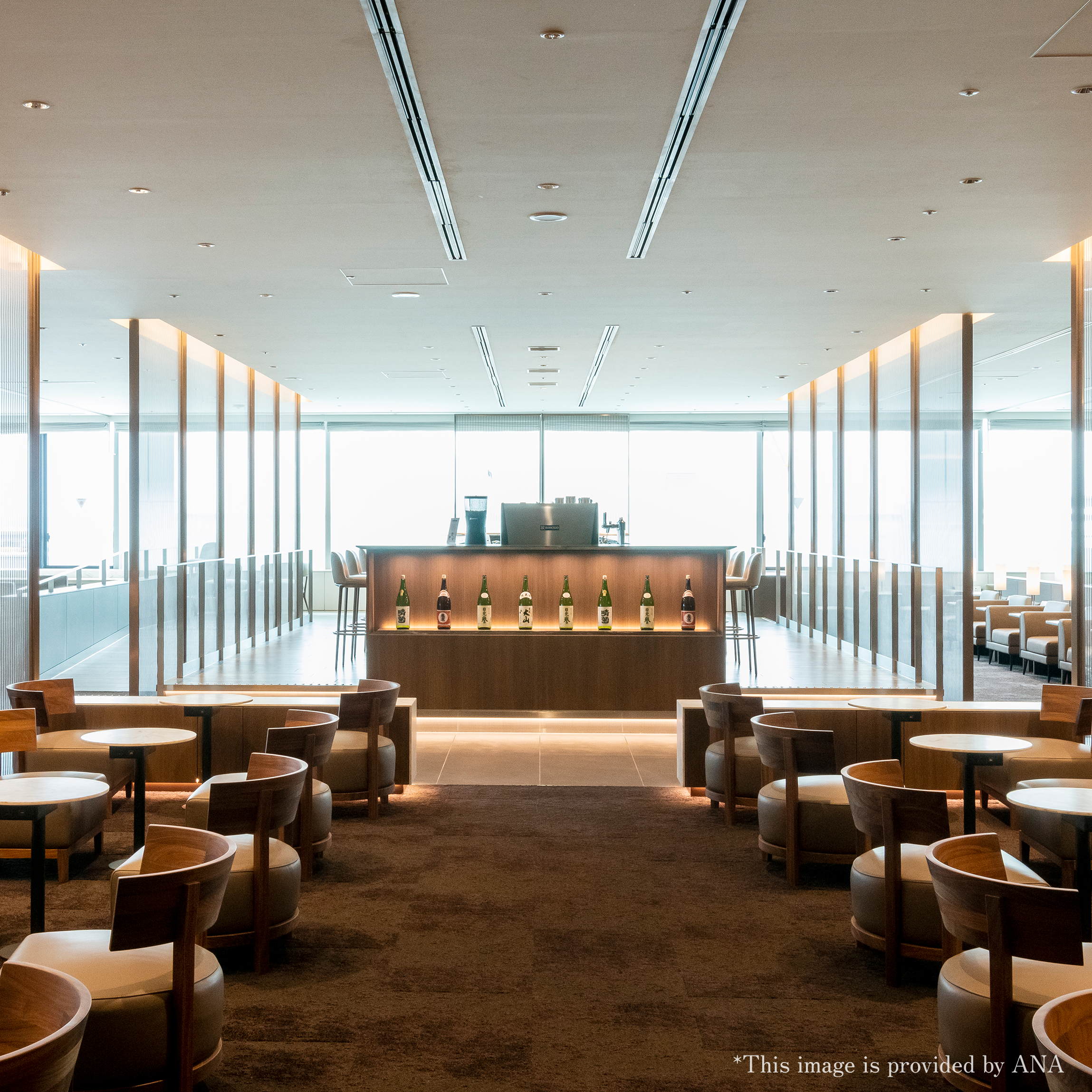 ANA SUITE LOUNGE ROCOCOは「ANA SUITE LOUNGE」のBARカウンターで提供される唯一のビール